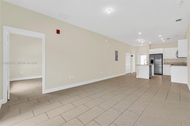 8167 NW 41st Street E-110, Doral, FL 33166