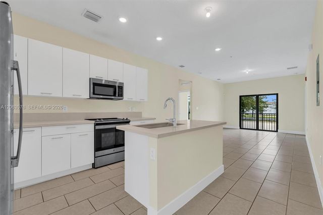 8167 NW 41st Street E-110, Doral, FL 33166