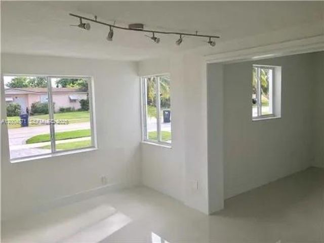 4242 SW 98th Ave 4242, Miami, FL 33165