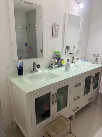 4242 SW 98th Ave 4242, Miami, FL 33165