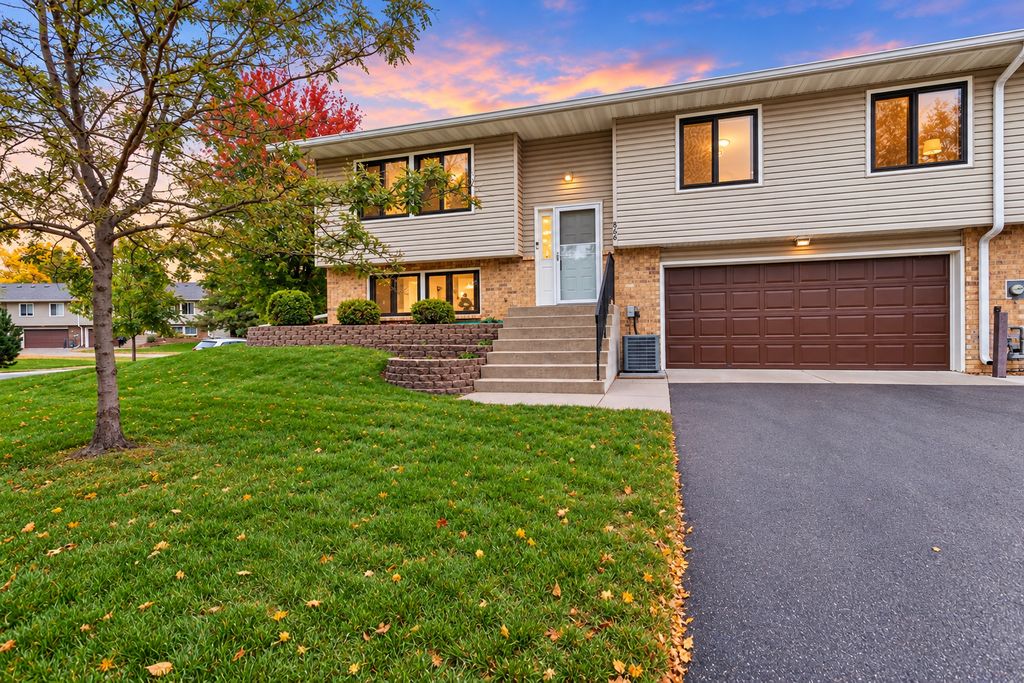 866 94th Avenue NE, Blaine, MN 55434 — photo 2