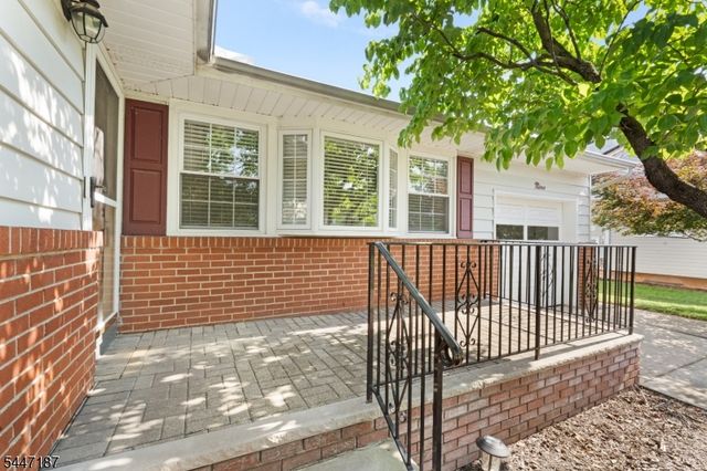 9 Riviera Dr, Somerville Boro, NJ 08876