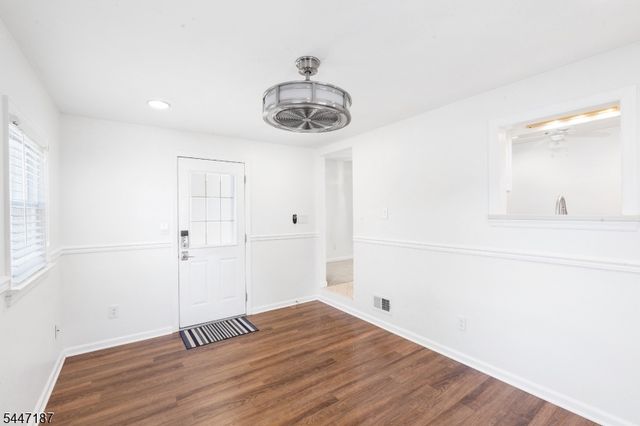 9 Riviera Dr, Somerville Boro, NJ 08876