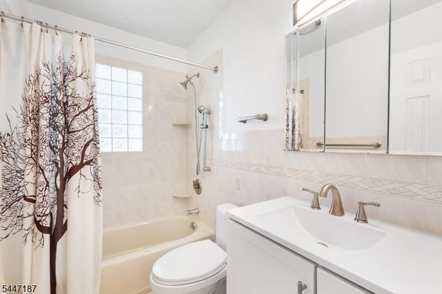9 Riviera Dr, Somerville Boro, NJ 08876