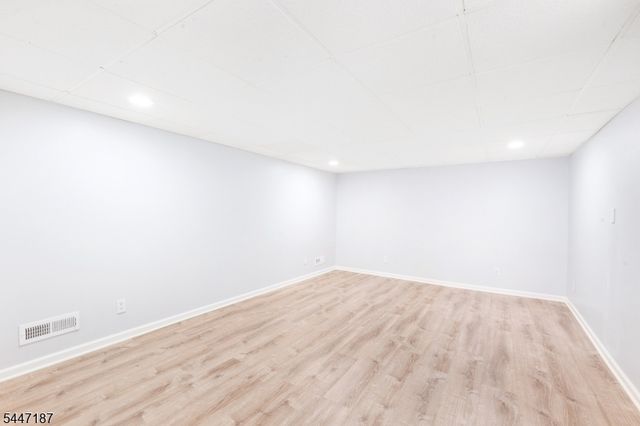 9 Riviera Dr, Somerville Boro, NJ 08876