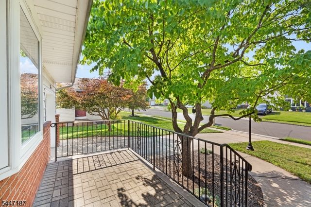9 Riviera Dr, Somerville Boro, NJ 08876