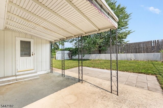 9 Riviera Dr, Somerville Boro, NJ 08876