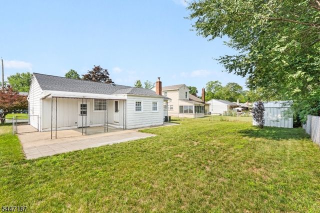 9 Riviera Dr, Somerville Boro, NJ 08876