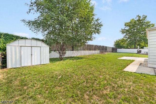9 Riviera Dr, Somerville Boro, NJ 08876