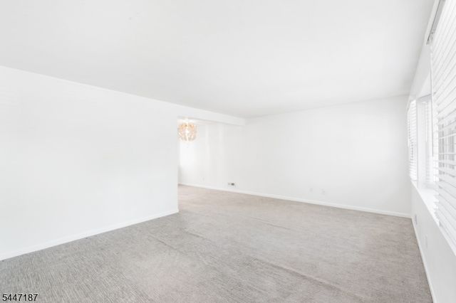 9 Riviera Dr, Somerville Boro, NJ 08876