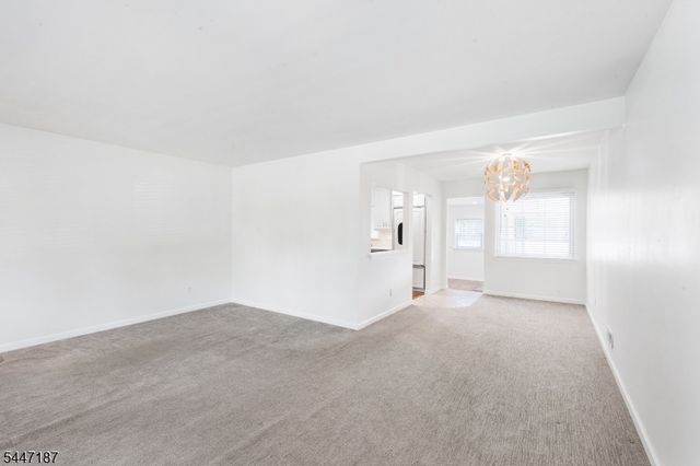 9 Riviera Dr, Somerville Boro, NJ 08876