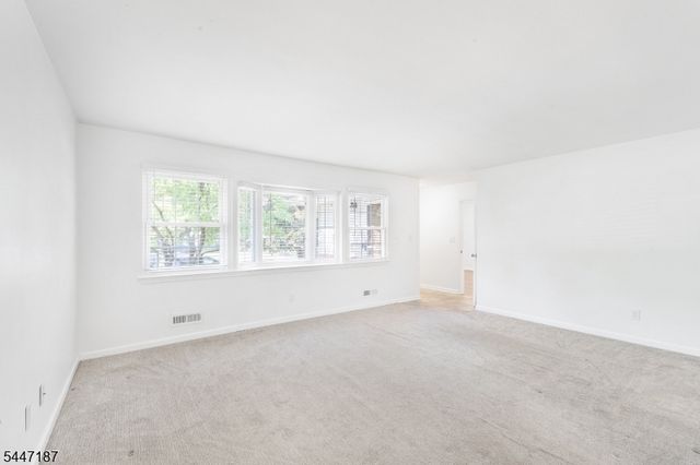9 Riviera Dr, Somerville Boro, NJ 08876