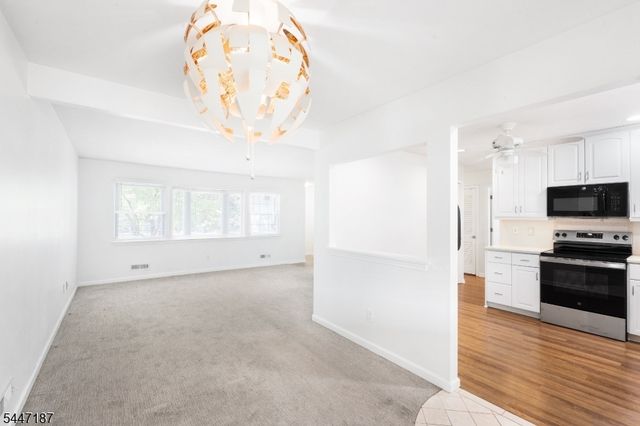 9 Riviera Dr, Somerville Boro, NJ 08876