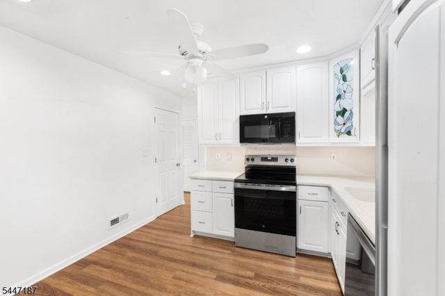 9 Riviera Dr, Somerville Boro, NJ 08876