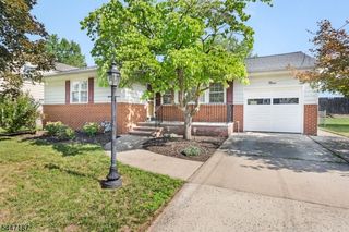 9 Riviera Dr, Somerville Boro, NJ 08876