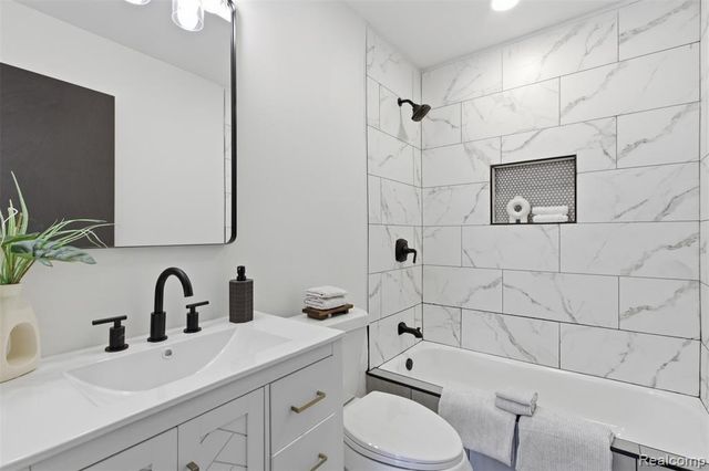 26066 Barrington Street, Madison Heights, MI 48071
