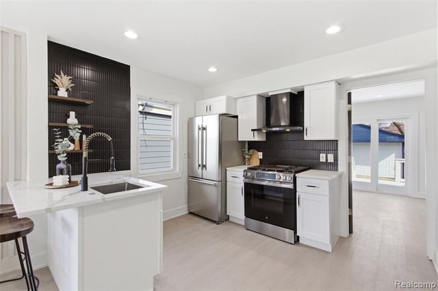26066 Barrington Street, Madison Heights, MI 48071
