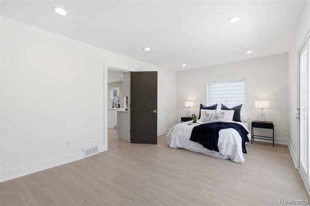 26066 Barrington Street, Madison Heights, MI 48071