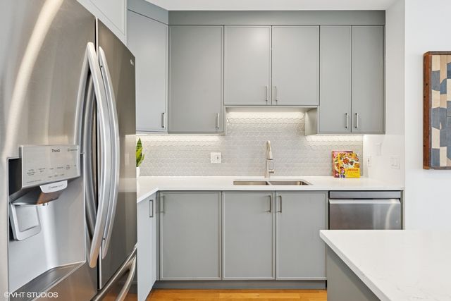 737 W Washington Boulevard 3306, Chicago, IL 60661