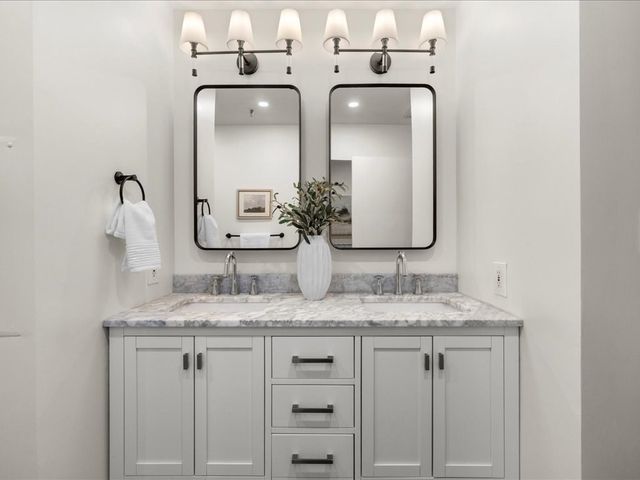 33 Sleeper St 104, Boston, MA 02210