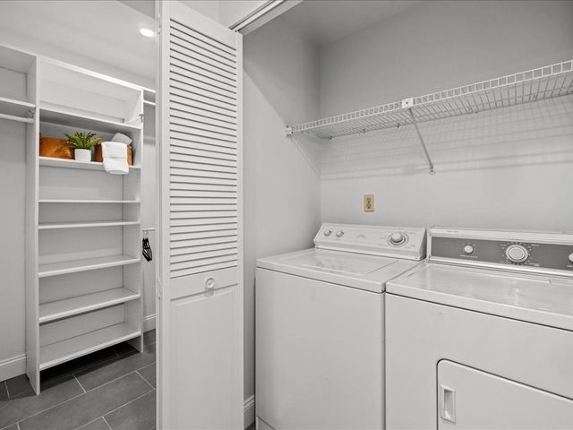 33 Sleeper St 104, Boston, MA 02210