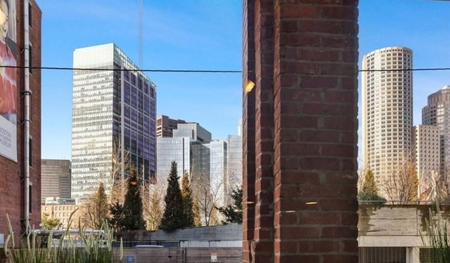 33 Sleeper St 104, Boston, MA 02210