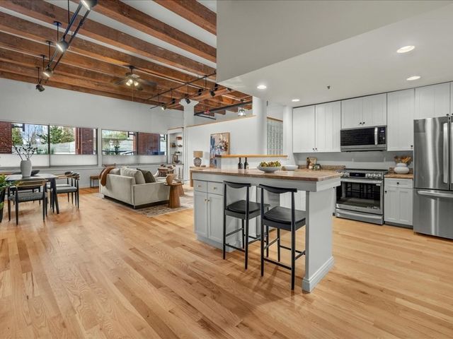 33 Sleeper St 104, Boston, MA 02210