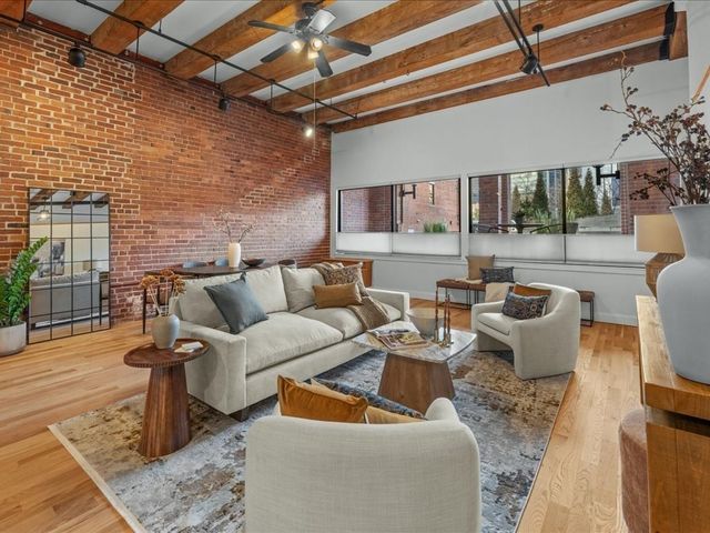 33 Sleeper St 104, Boston, MA 02210