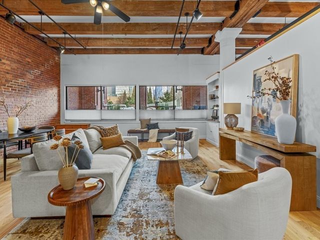 33 Sleeper St 104, Boston, MA 02210