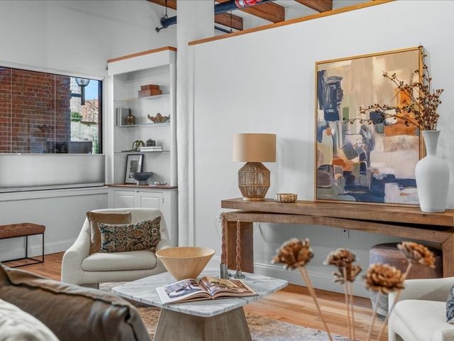 33 Sleeper St 104, Boston, MA 02210