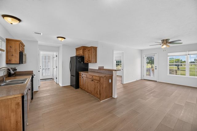 570 Stovall Drive, Palacios, TX 77465