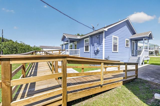 570 Stovall Drive, Palacios, TX 77465