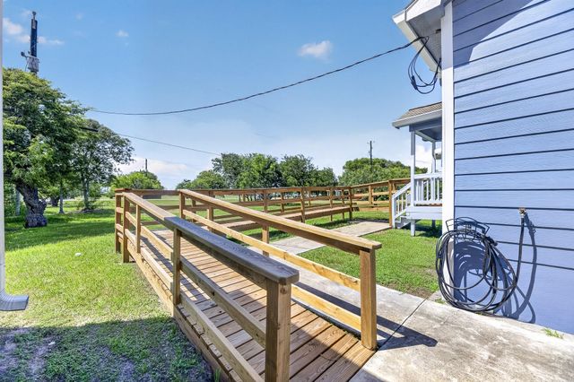 570 Stovall Drive, Palacios, TX 77465