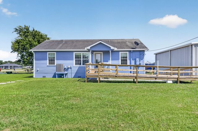 570 Stovall Drive, Palacios, TX 77465