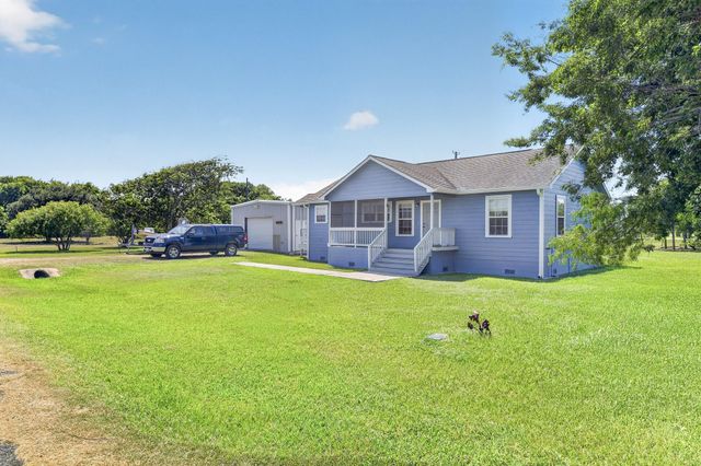 570 Stovall Drive, Palacios, TX 77465