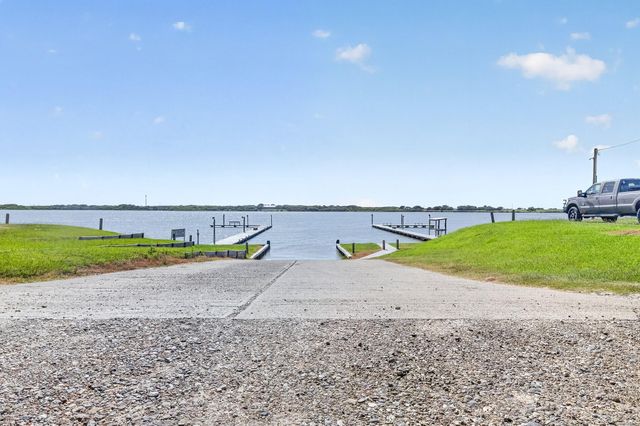 570 Stovall Drive, Palacios, TX 77465