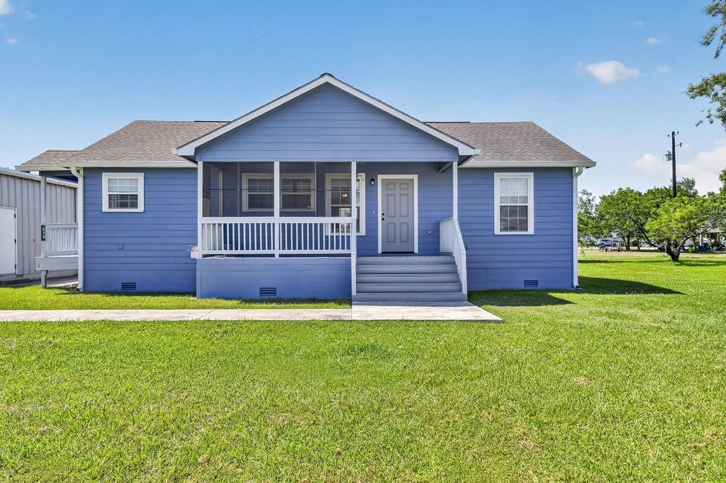570 Stovall Drive, Palacios, TX 77465
