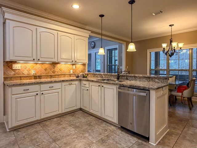 137 St Annes Dr., Hattiesburg, MS 39401