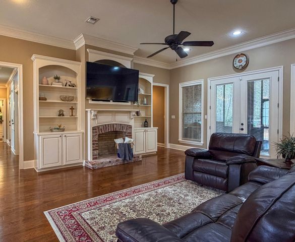 137 St Annes Dr., Hattiesburg, MS 39401