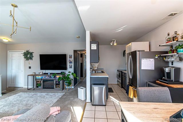 17437 Utica Oaks Lane, Roseville, MI 48066