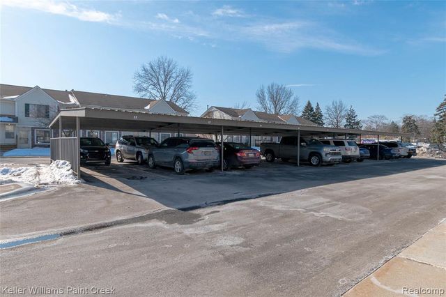 17437 Utica Oaks Lane, Roseville, MI 48066