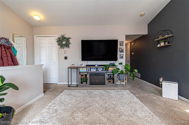 17437 Utica Oaks Lane, Roseville, MI 48066