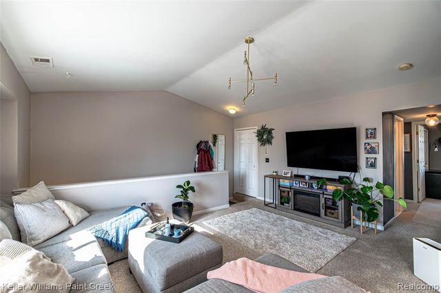 17437 Utica Oaks Lane, Roseville, MI 48066