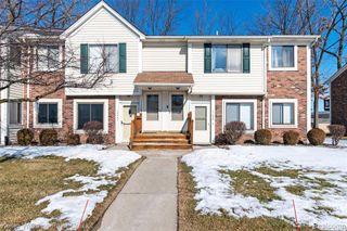 17437 Utica Oaks Lane, Roseville, MI 48066