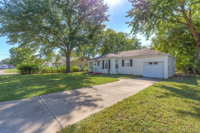 524 S Liberty Avenue, Okmulgee, OK 74447