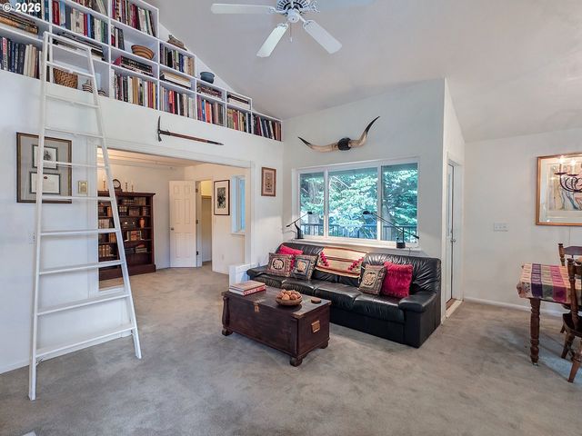 5225 JEAN Rd 205, Lake Oswego, OR 97035