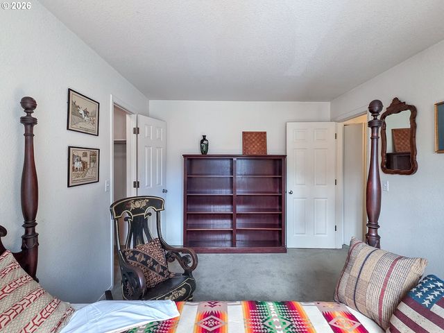 5225 JEAN Rd 205, Lake Oswego, OR 97035