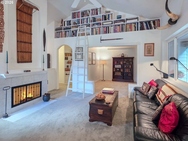 5225 JEAN Rd 205, Lake Oswego, OR 97035