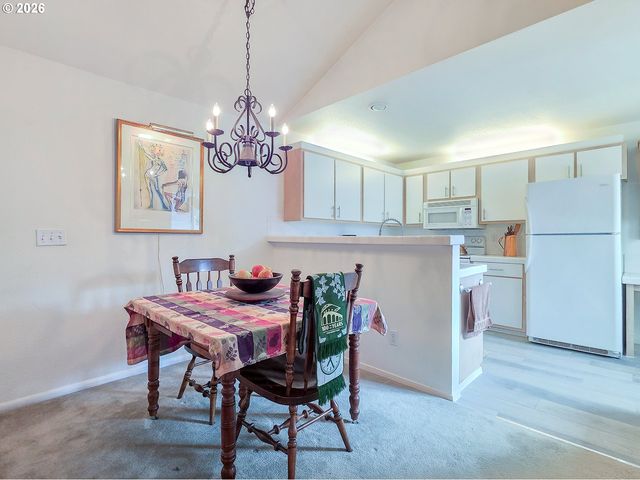 5225 JEAN Rd 205, Lake Oswego, OR 97035