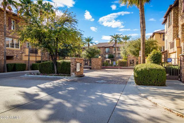 2482 E ROMA Avenue, Phoenix, AZ 85016